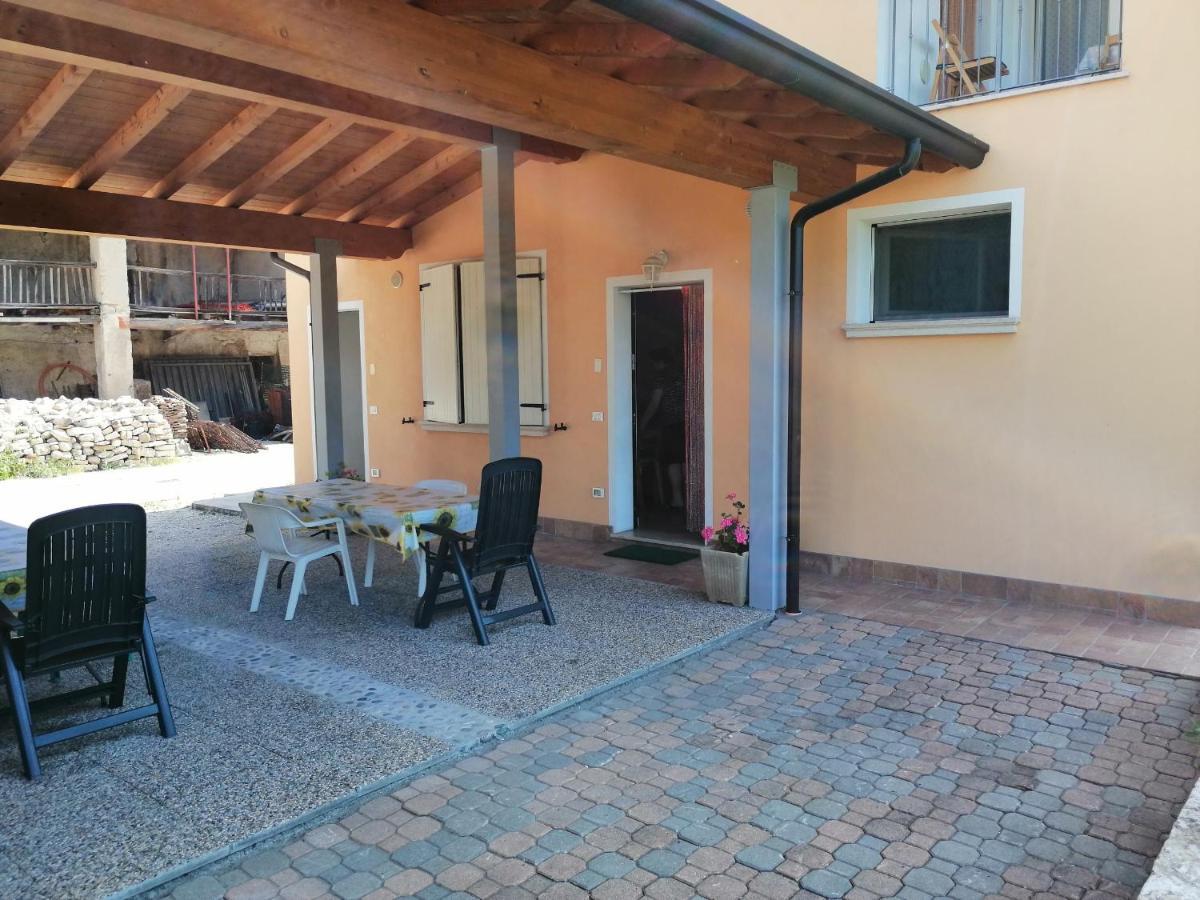 Cascina Legnago Trilocale A 6 Chilometri Da Salo' Appartement Villanuova sul clisi Buitenkant foto