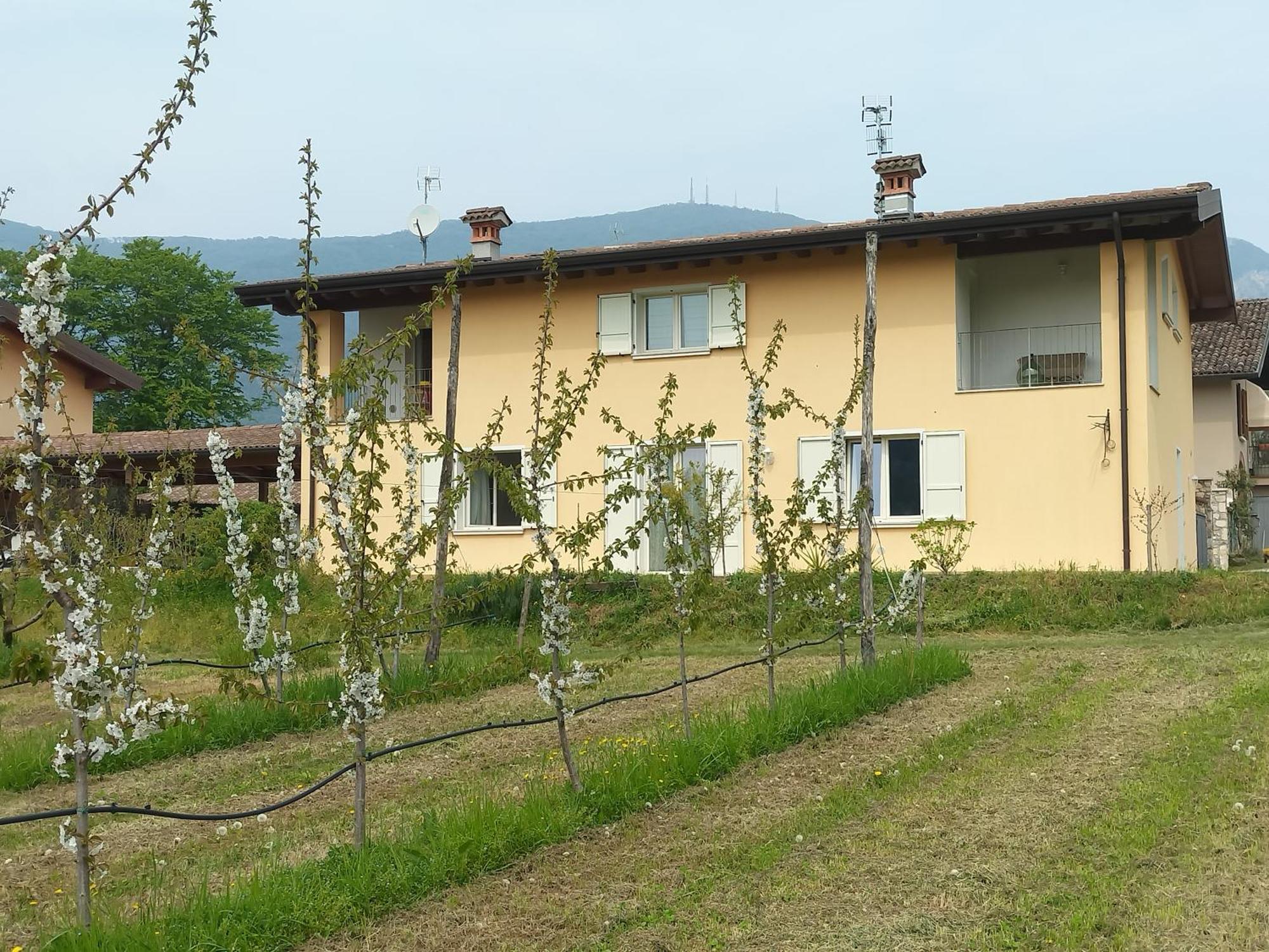 Cascina Legnago Trilocale A 6 Chilometri Da Salo' Appartement Villanuova sul clisi Buitenkant foto